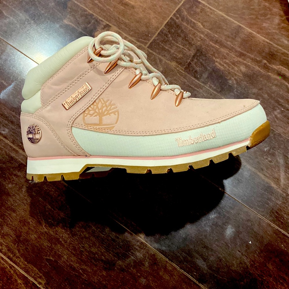 Light pink women timberland